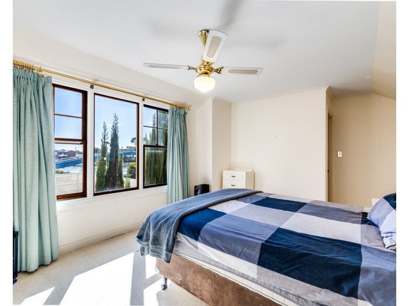 8 Kerr Grove, West Lakes SA 5021