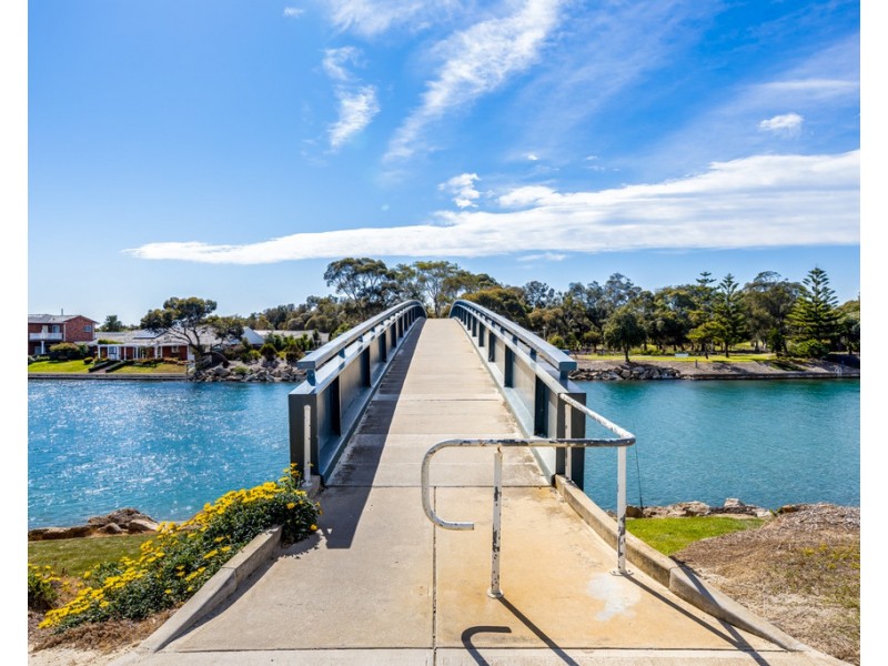 8 Kerr Grove, West Lakes SA 5021