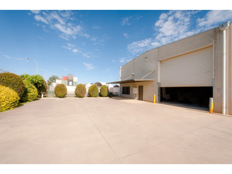 6 Railway Terrace, Wingfield SA 5013