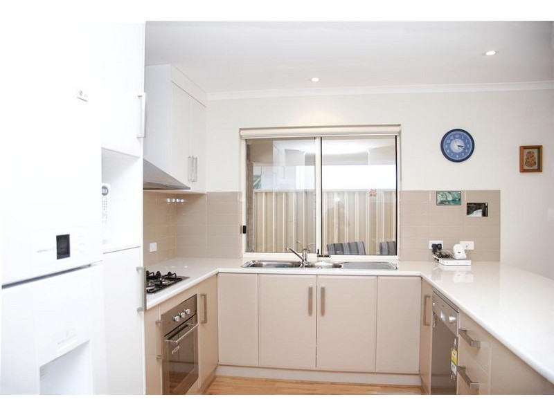 4 Burton Bank, Aldinga Beach SA 5173