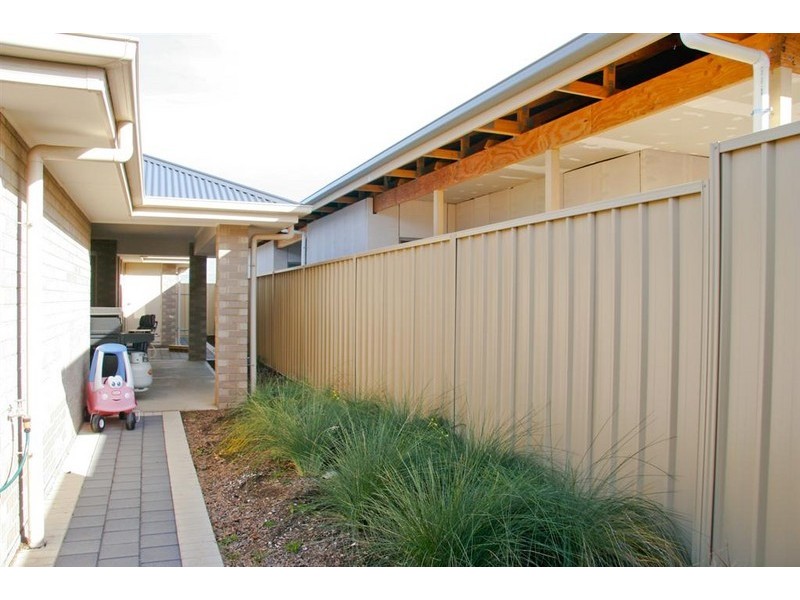 4 Burton Bank, Aldinga Beach SA 5173