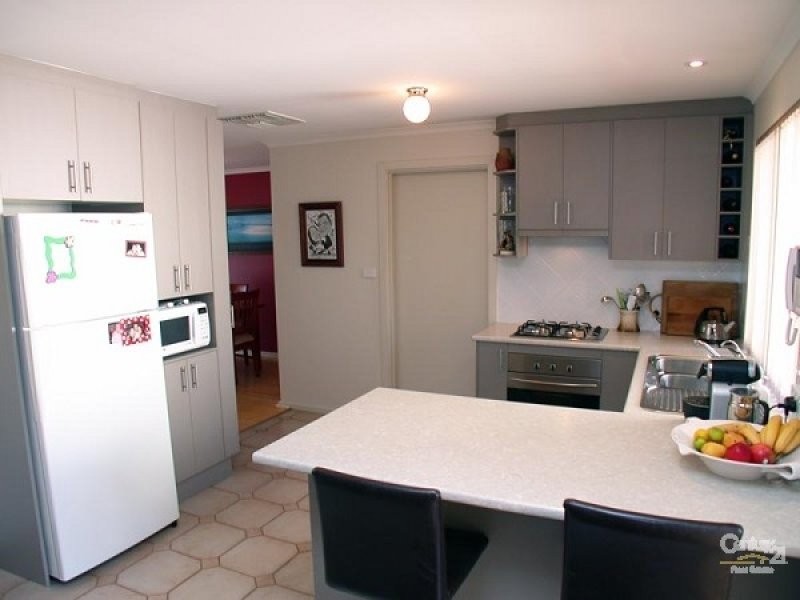 2A Redcraze Street, Aberfoyle Park SA 5159