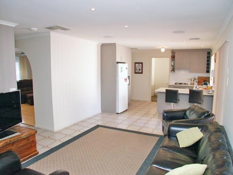 2A Redcraze Street, Aberfoyle Park SA 5159