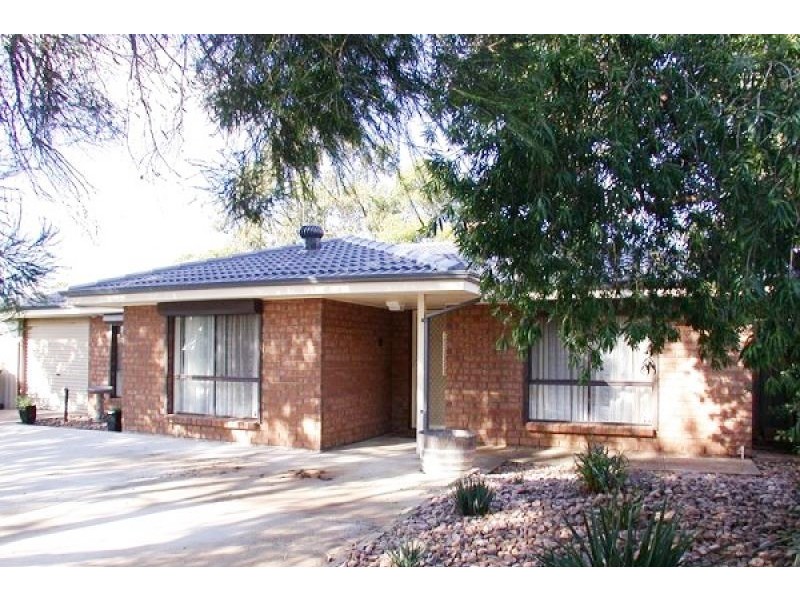 2A Redcraze Street, Aberfoyle Park SA 5159