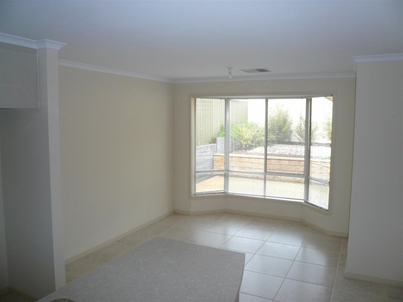 28 White Crescent, Seacombe Gardens SA 5047