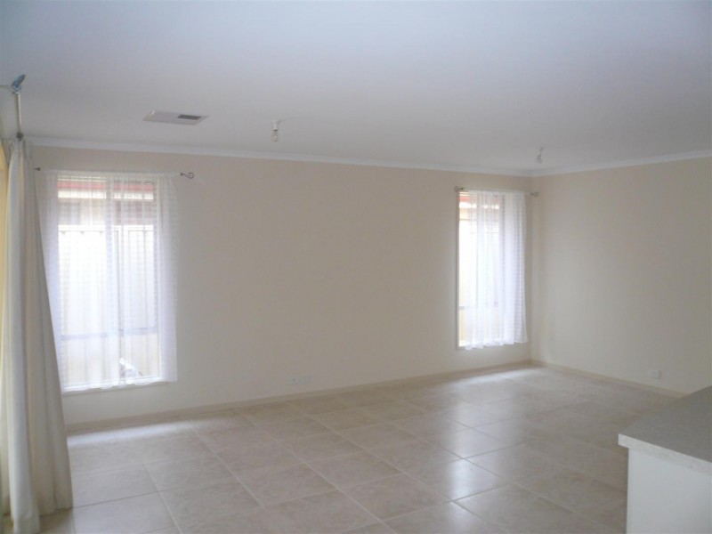 28 White Crescent, Seacombe Gardens SA 5047