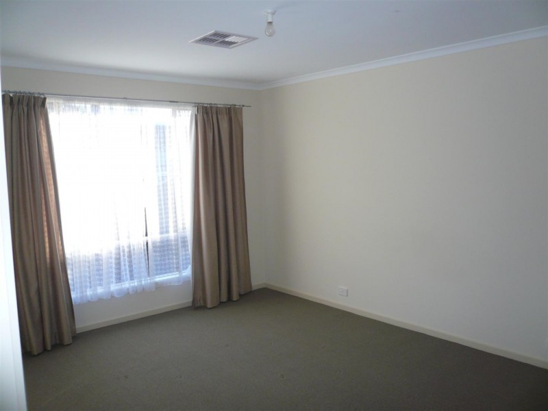 28 White Crescent, Seacombe Gardens SA 5047