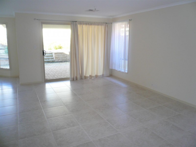 28 White Crescent, Seacombe Gardens SA 5047