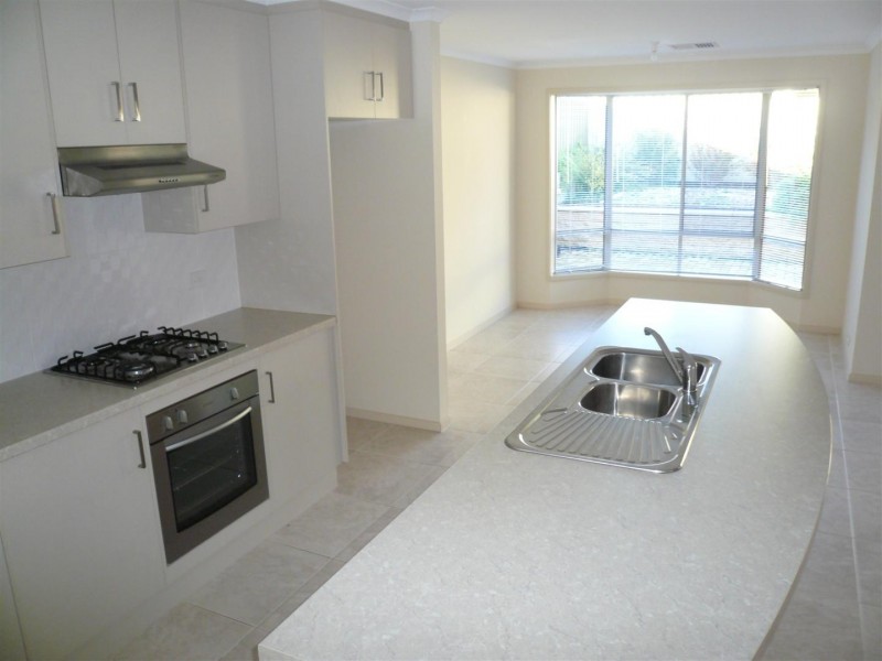 28 White Crescent, Seacombe Gardens SA 5047