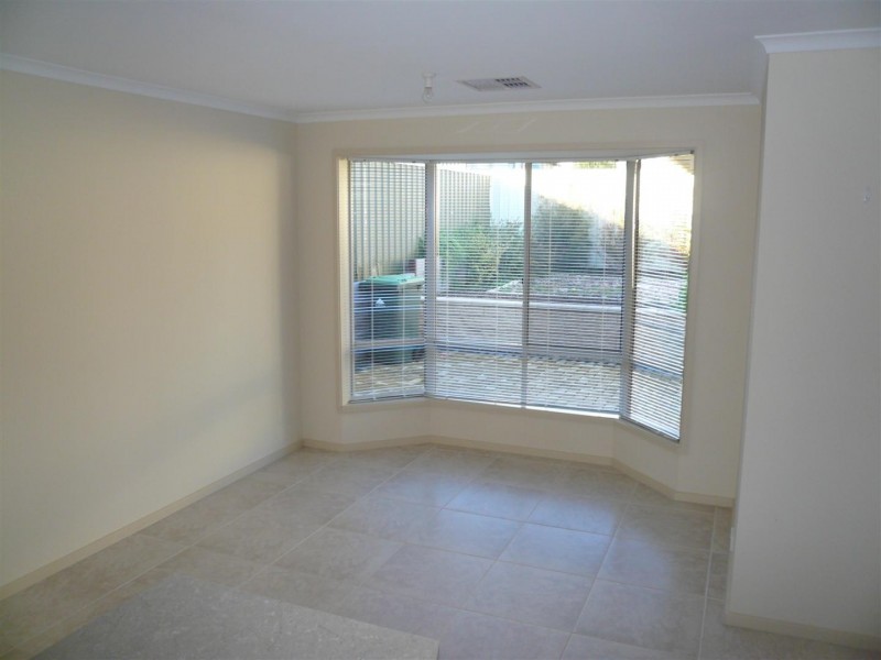 28 White Crescent, Seacombe Gardens SA 5047