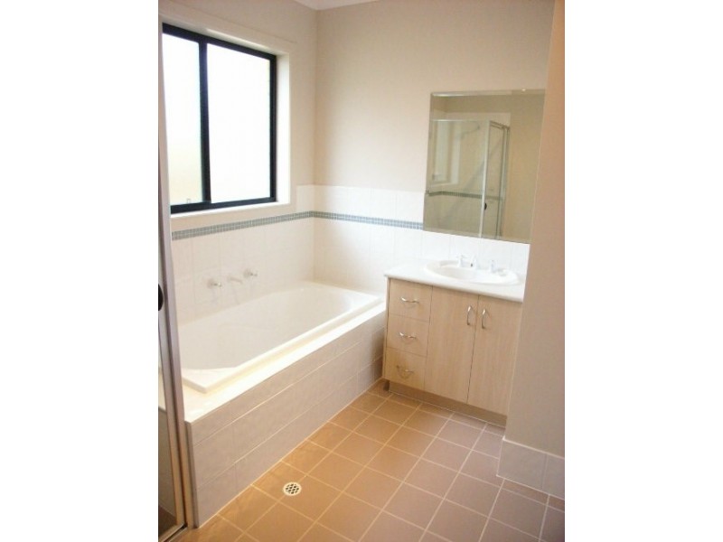 10 Manoora St, Greenacres SA 5086