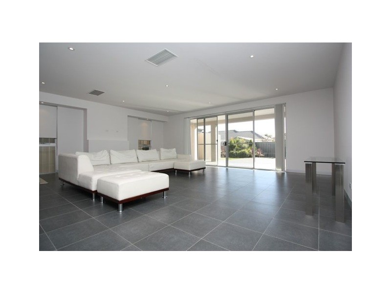 8a Harrow Road, Kidman Park SA 5025