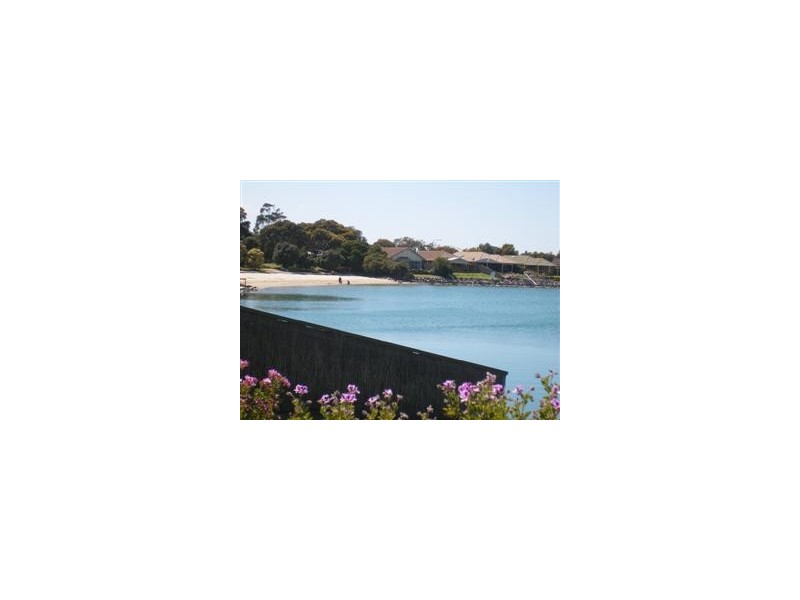 17 Matthew Flinders Drive, Encounter Bay SA 5211