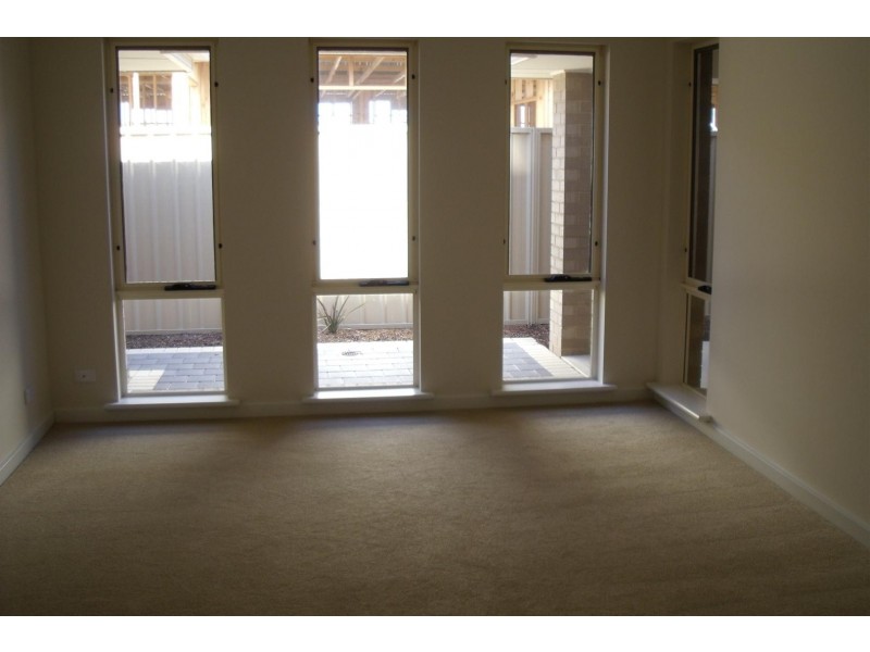4 Burton Bank, Aldinga Beach SA 5173