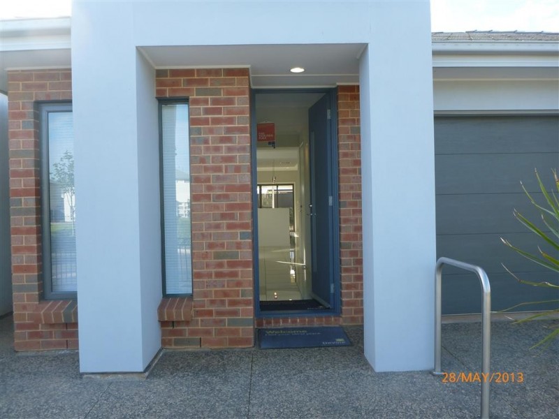 8 East Parkway, Andrews Farm SA 5114