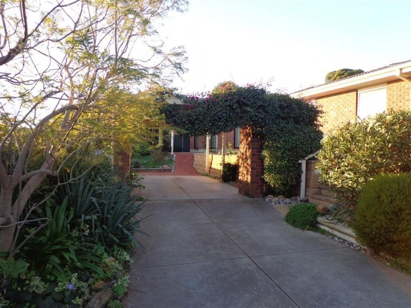 18 Manunda Way, Hallett Cove SA 5158