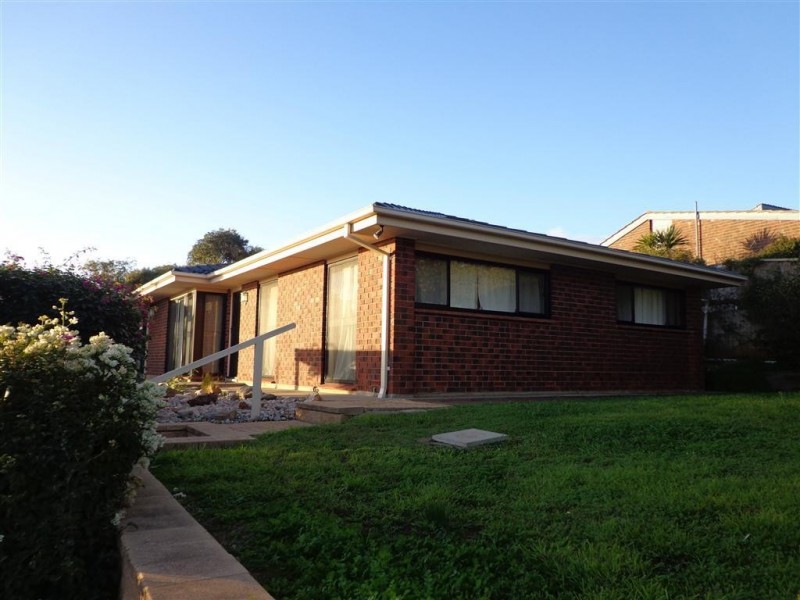 18 Manunda Way, Hallett Cove SA 5158