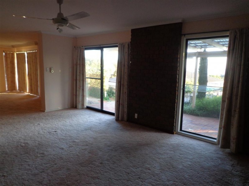 18 Manunda Way, Hallett Cove SA 5158