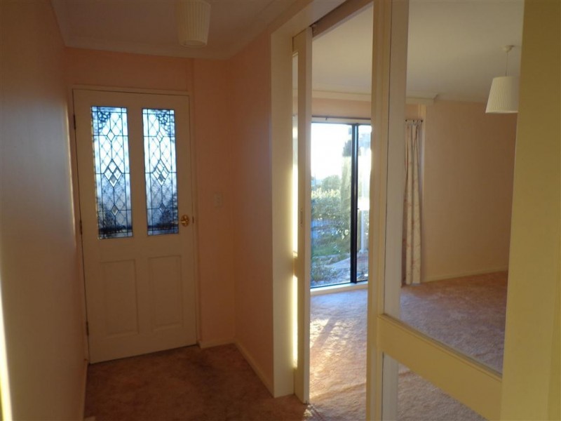 18 Manunda Way, Hallett Cove SA 5158