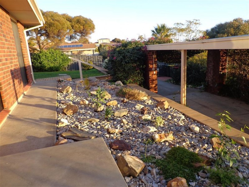 18 Manunda Way, Hallett Cove SA 5158