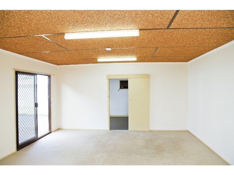 6 CAMERON ROAD, Elizabeth Vale SA 5112