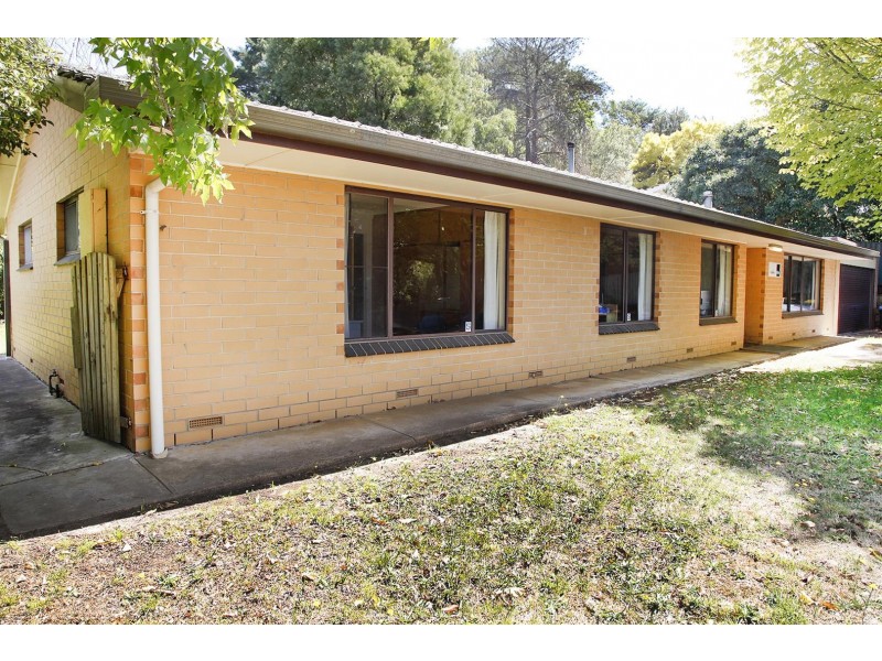 2 Avenue Road, Stirling SA 5152