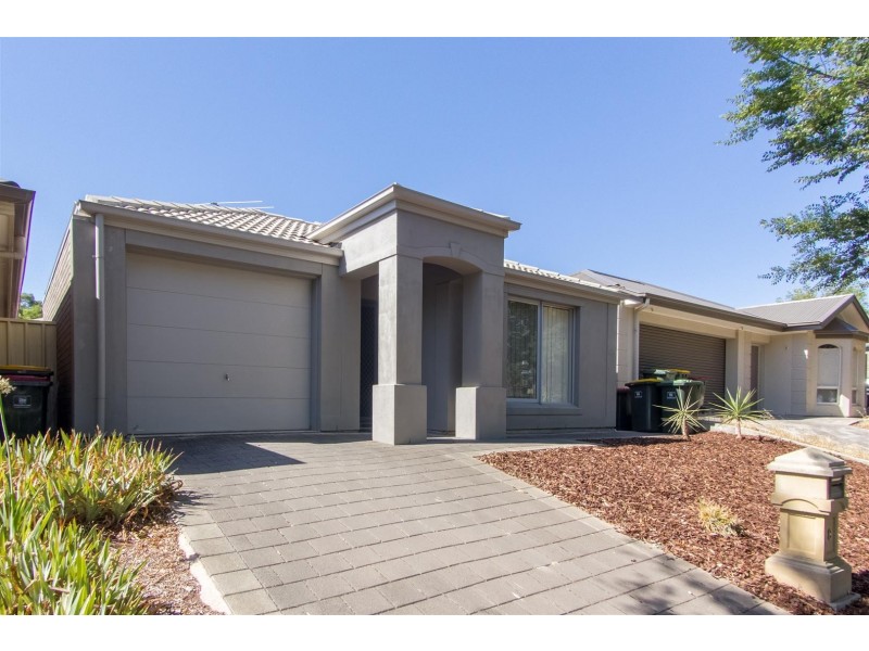 8 Kari Crescent, Huntfield Heights SA 5163