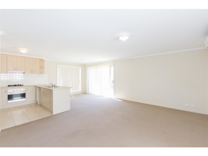 8 Kari Crescent, Huntfield Heights SA 5163
