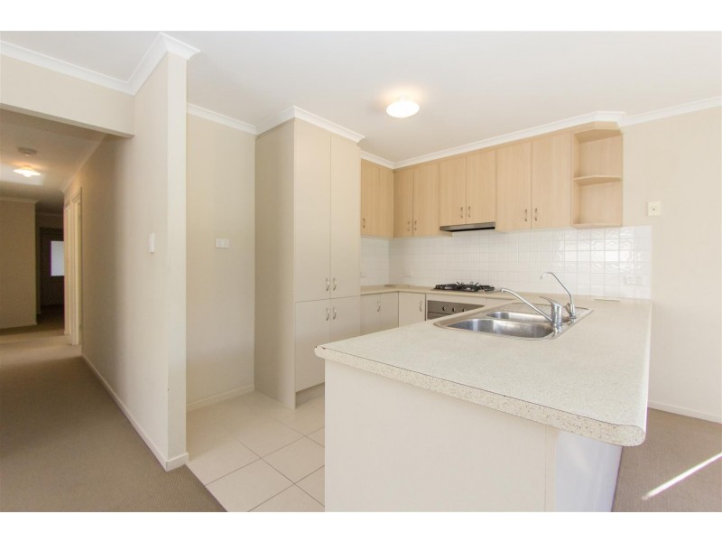 8 Kari Crescent, Huntfield Heights SA 5163