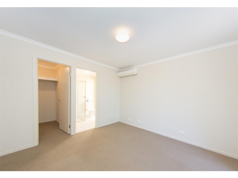 8 Kari Crescent, Huntfield Heights SA 5163