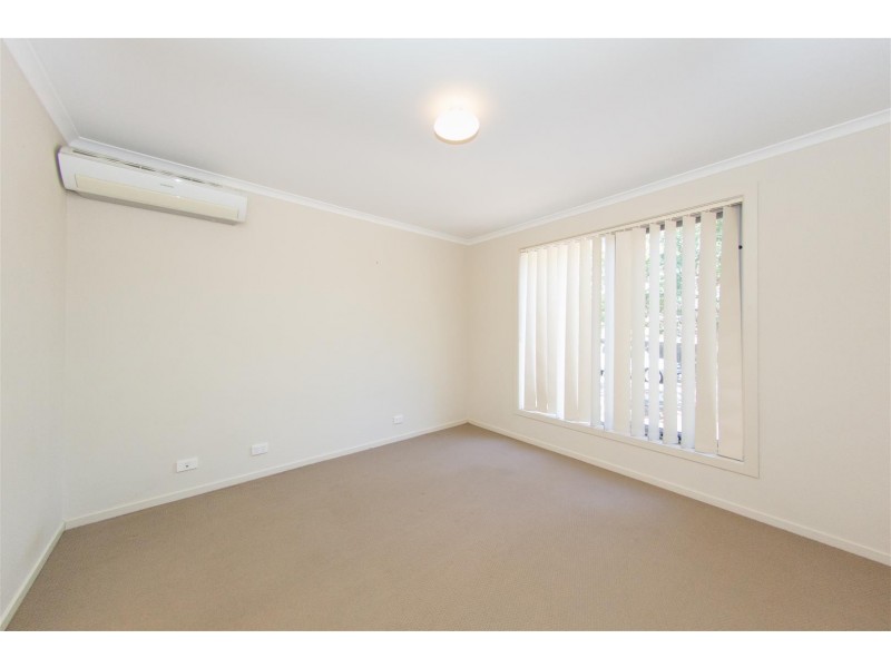 8 Kari Crescent, Huntfield Heights SA 5163
