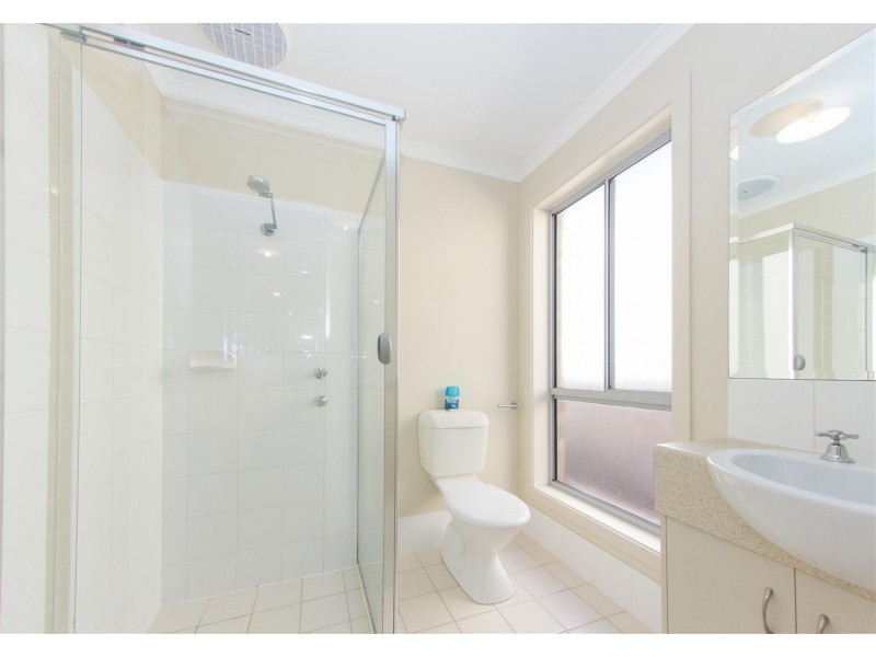 8 Kari Crescent, Huntfield Heights SA 5163