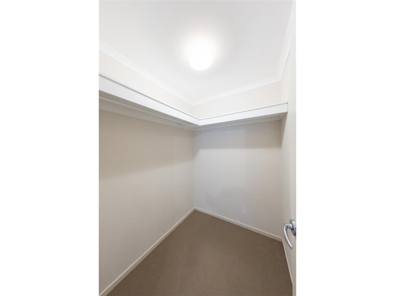 8 Kari Crescent, Huntfield Heights SA 5163