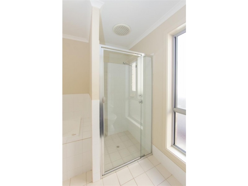8 Kari Crescent, Huntfield Heights SA 5163