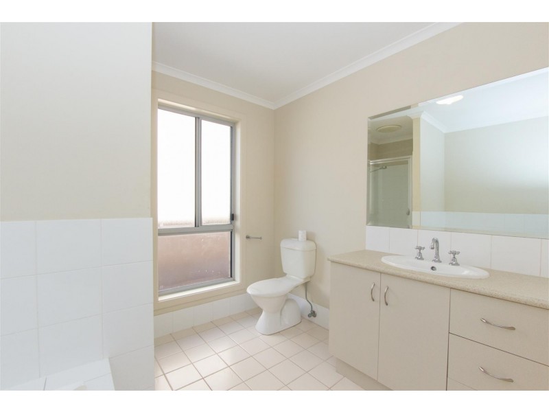 8 Kari Crescent, Huntfield Heights SA 5163