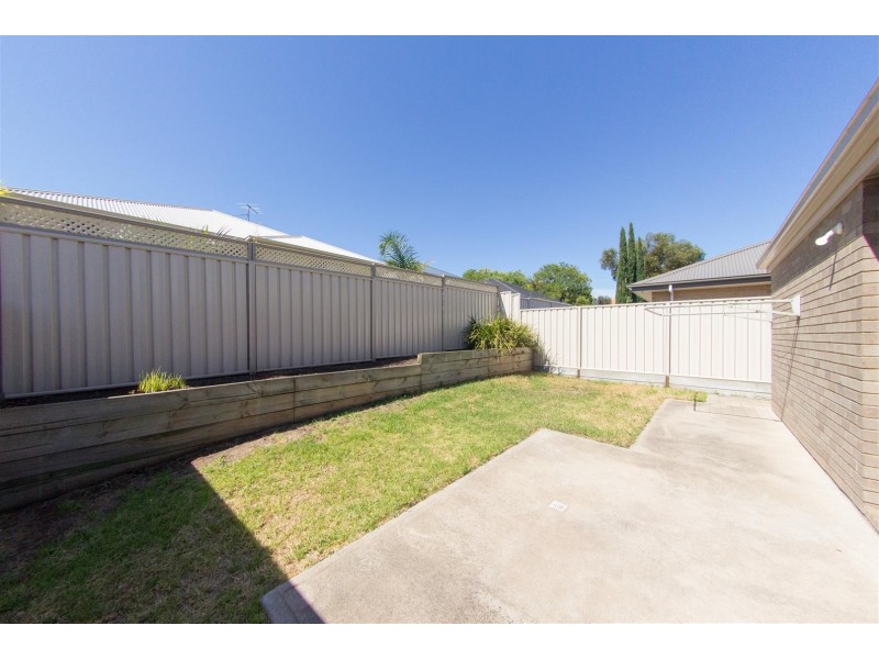 8 Kari Crescent, Huntfield Heights SA 5163