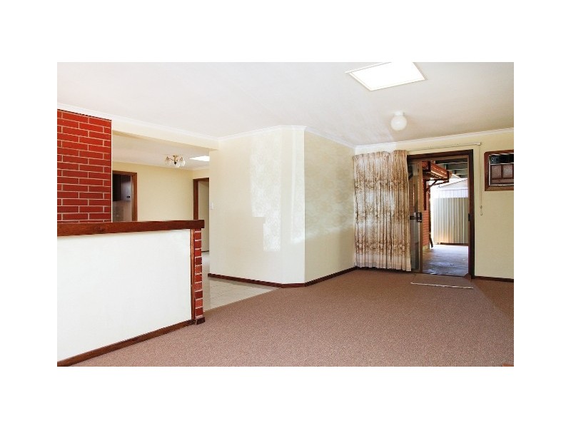 16 PARACHILNA CT, Smithfield SA 5114