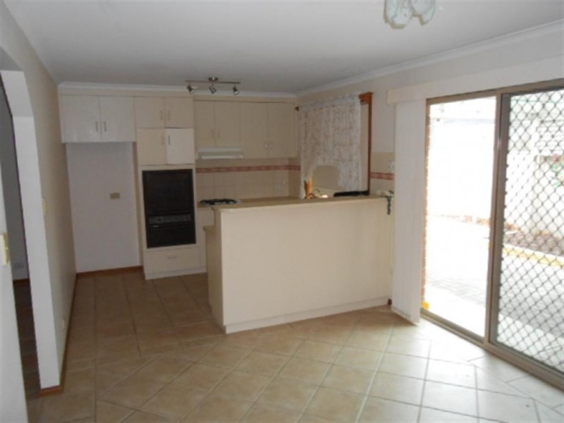 2/4 Warren Ave, North Haven SA 5018