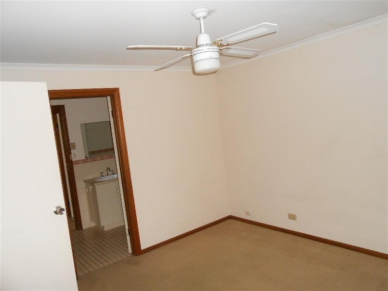 2/4 Warren Ave, North Haven SA 5018