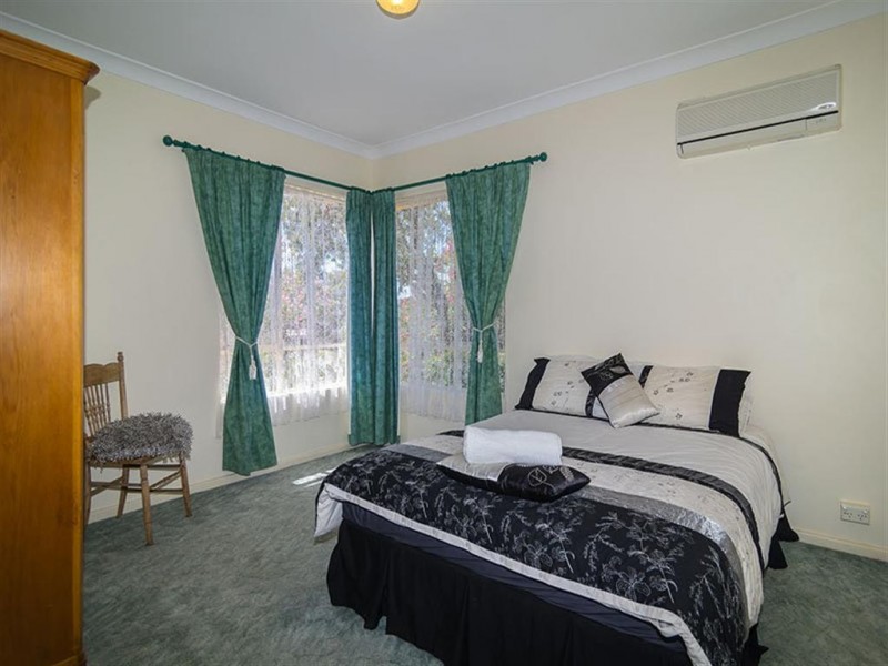 1 Diamond St, Morphett Vale SA 5162