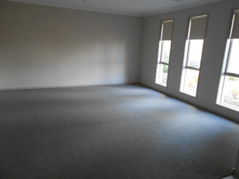 has solar -753 Grand Blvd, Seaford Meadows SA 5169