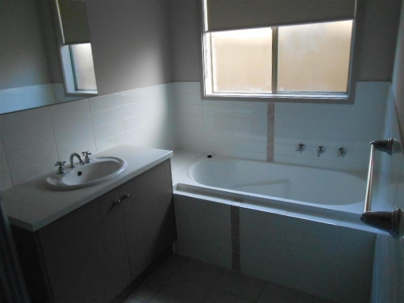 has solar -753 Grand Blvd, Seaford Meadows SA 5169