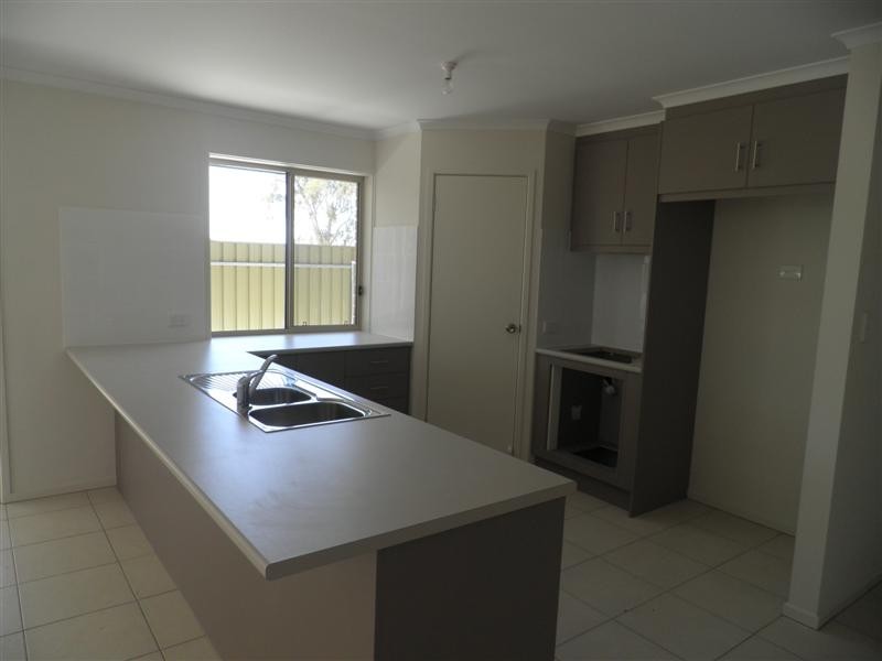 8 HIGH GROVE CT, Andrews Farm SA 5114