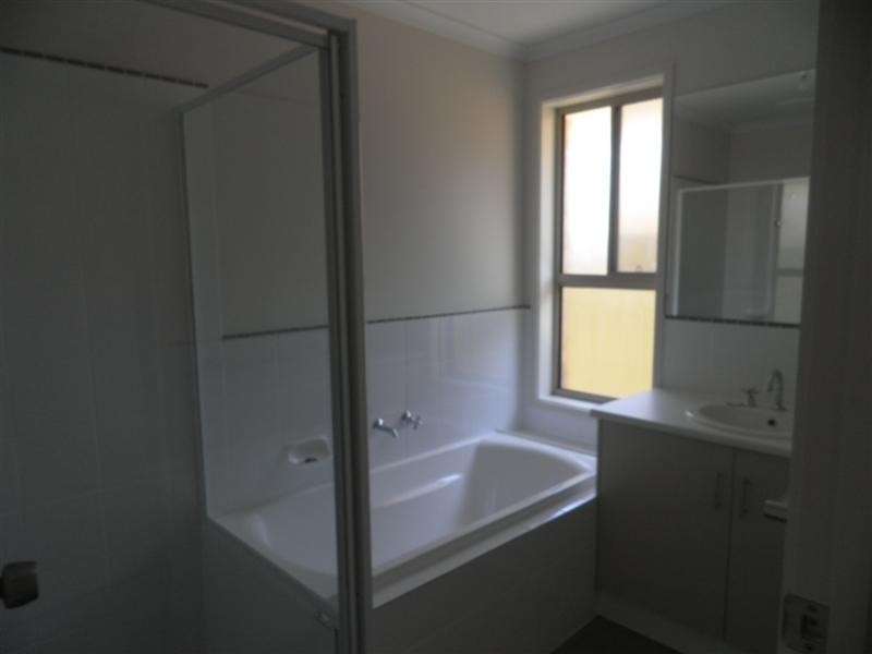 8 HIGH GROVE CT, Andrews Farm SA 5114