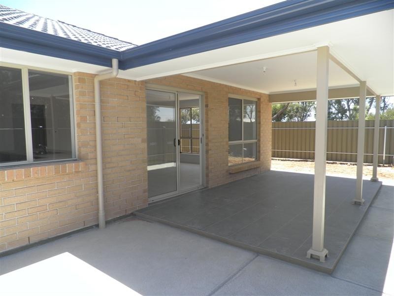 8 HIGH GROVE CT, Andrews Farm SA 5114