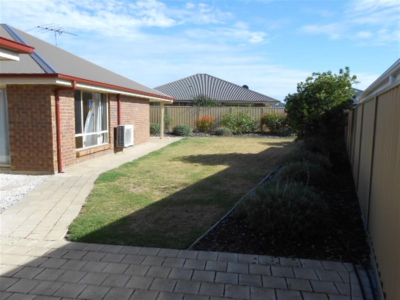 11 Halcyon Cct, Aldinga Beach SA 5173