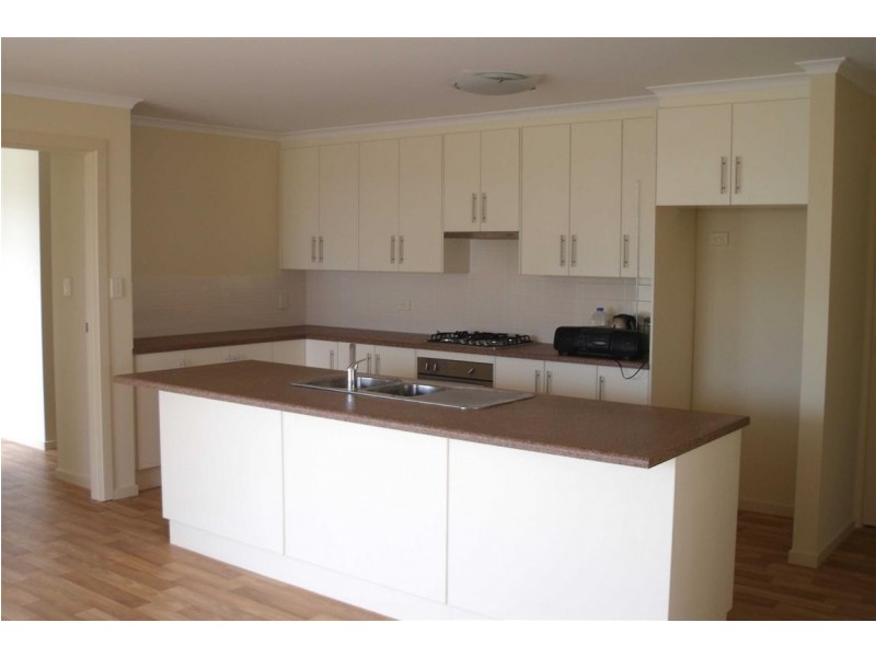 11 Halcyon Cct, Aldinga Beach SA 5173