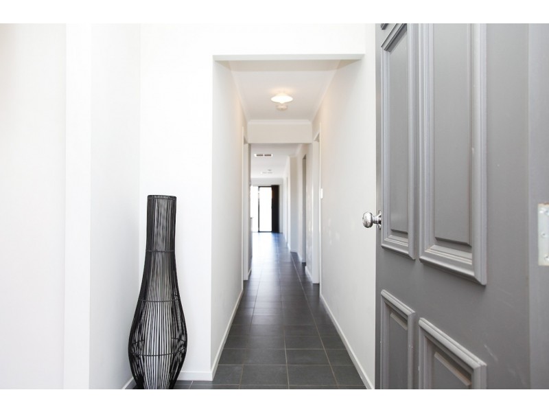 2 SITTELLA AVE, Burton SA 5110