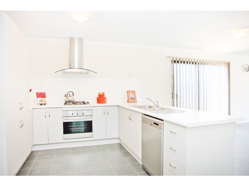 2 SITTELLA AVE, Burton SA 5110