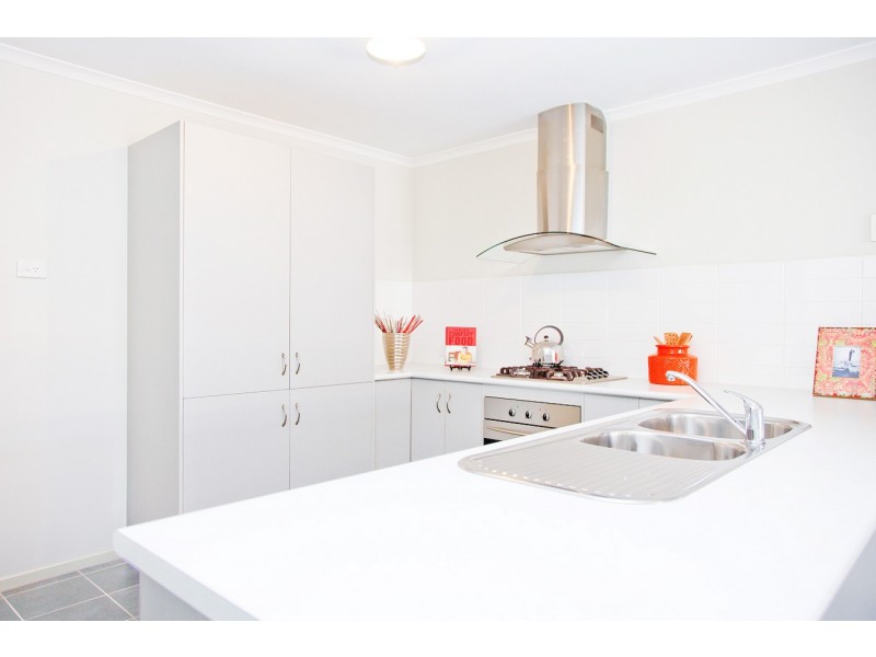 2 SITTELLA AVE, Burton SA 5110